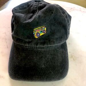 😎 Maui & Sons boombox hat